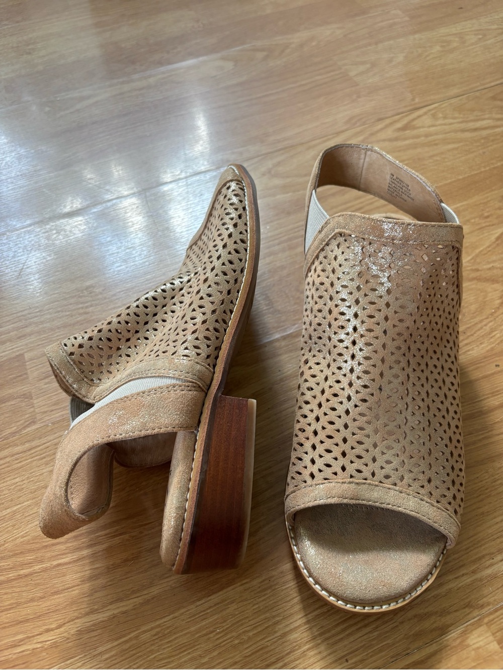 SOFFT Metallic Gold over Beige Leather Perforated Peep-Toe Slingback Mules 9 EUC